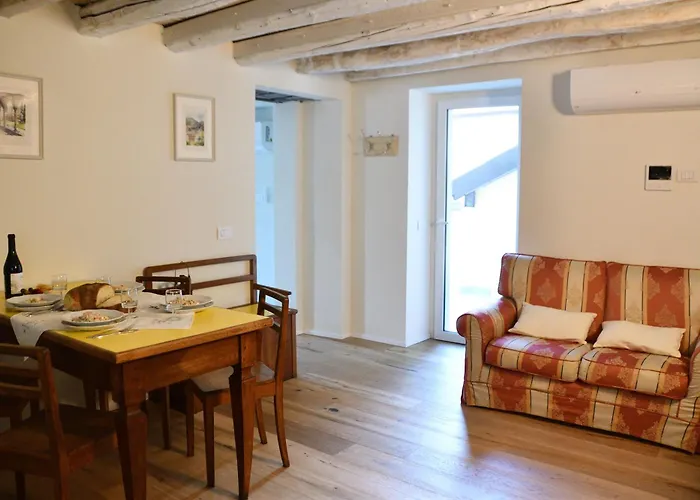 Casa Alba, Di * 블레비오